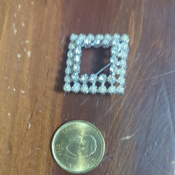 Square Rhinestone And Pearl Brooch Pin - Picture 4 of 8